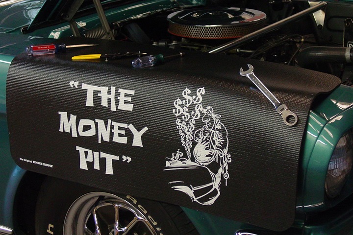 The Money Pit Logo Vehicle Fender Protective Cover